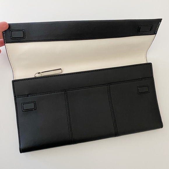 NWT Tory Burch Block T Travel Clutch - Picture 3 of 16